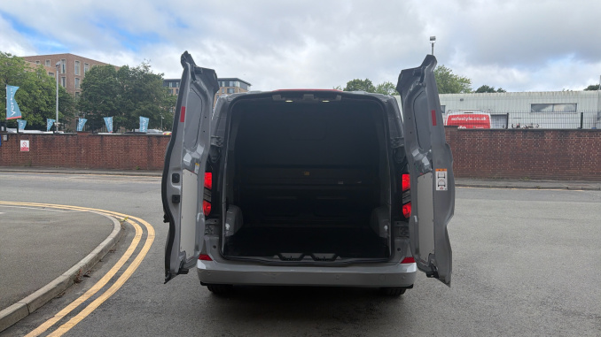Ford Transit Custom 320 L1 Diesel Fwd 2.0 EcoBlue 170ps H1 Double Cab Van Limited Auto - Image 3